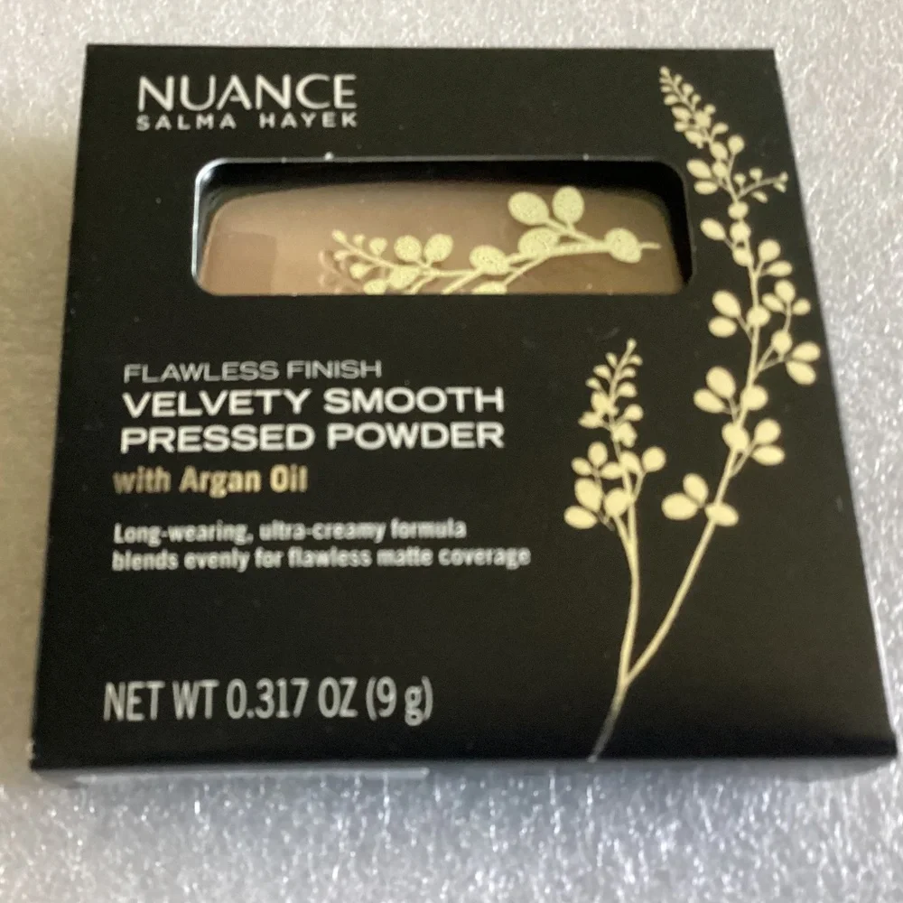 Nuance Salma Hayek Flawless Finish Velvety Smooth Pressed Powder with Argan oil